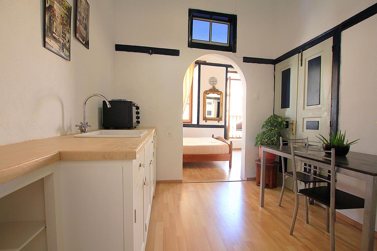 Traditional Apartments Alexandra Meyísti Extérieur photo