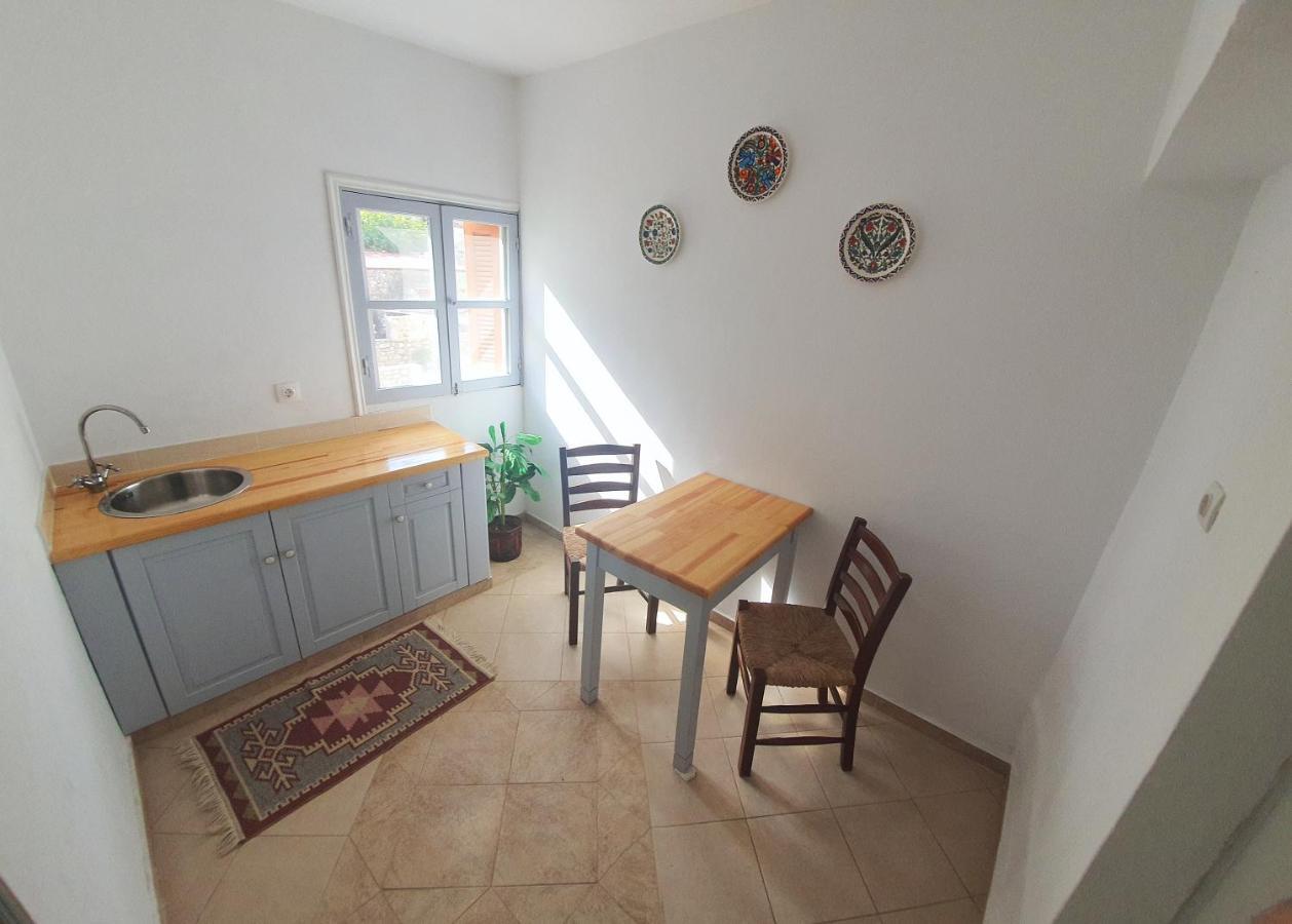 Traditional Apartments Alexandra Meyísti Extérieur photo